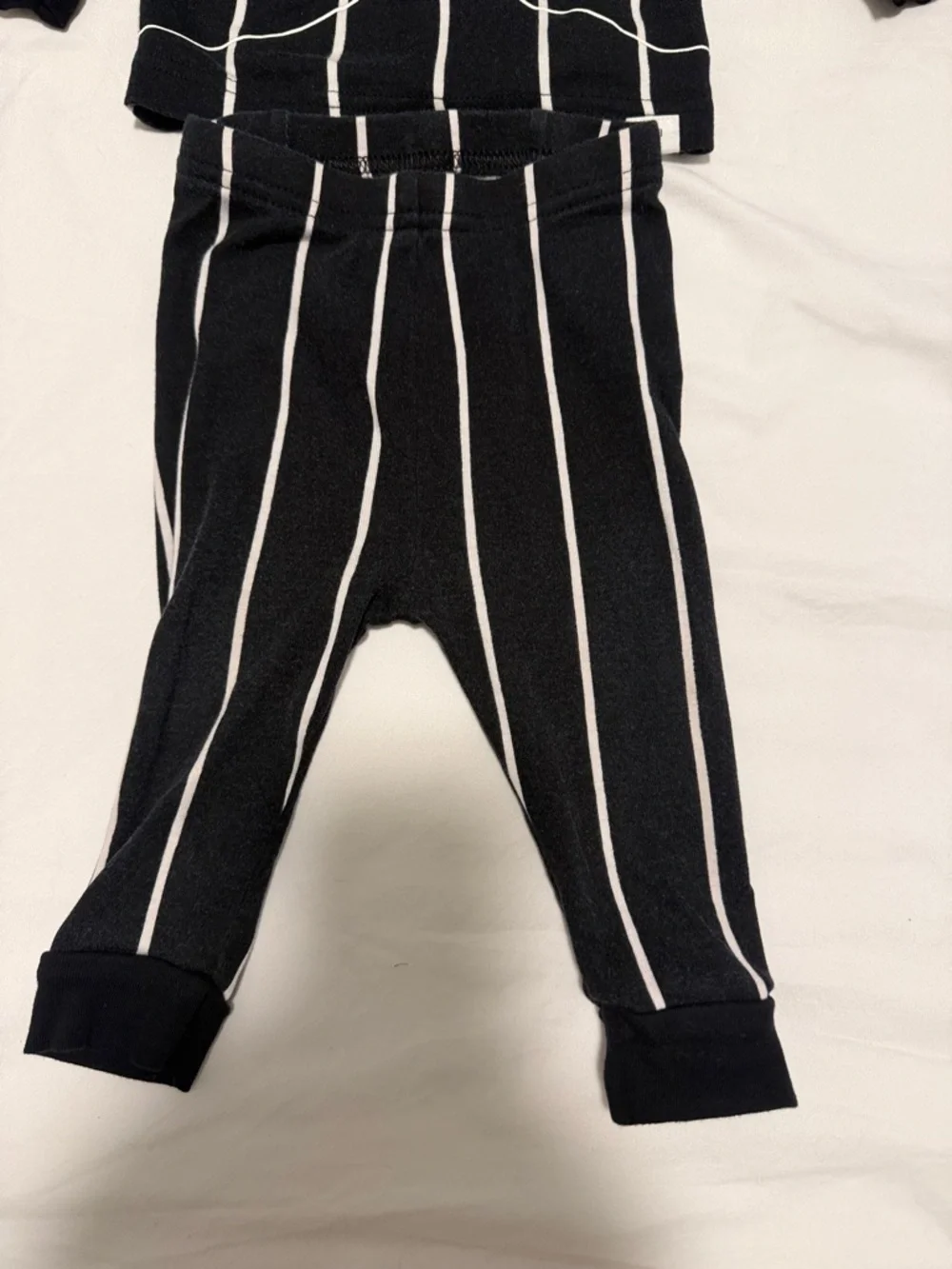 The nightmare before Christmas Striped Pajamas with Tuxedo Print baby 6-12months